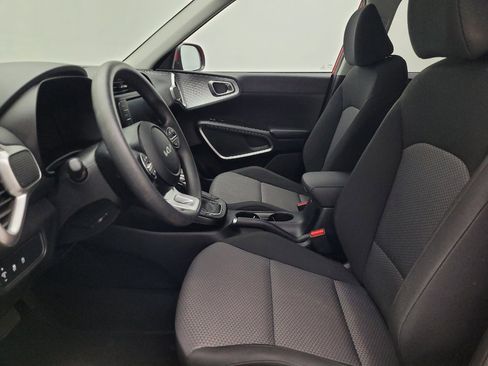 Used 2025 Kia Soul LX FWD image 17