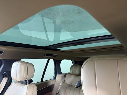 New 2026 Land Rover Range Rover SE image 9