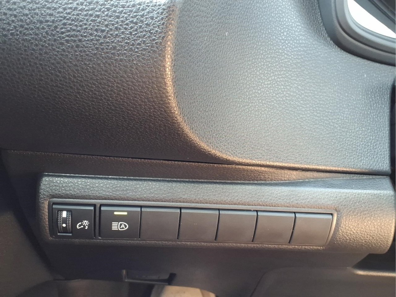 Used 2027 Toyota Corolla LE FWD image 24