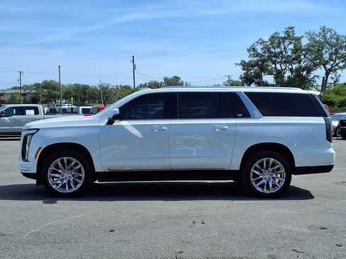Used 2025 Cadillac Escalade ESV Premium Luxury RWD image 4