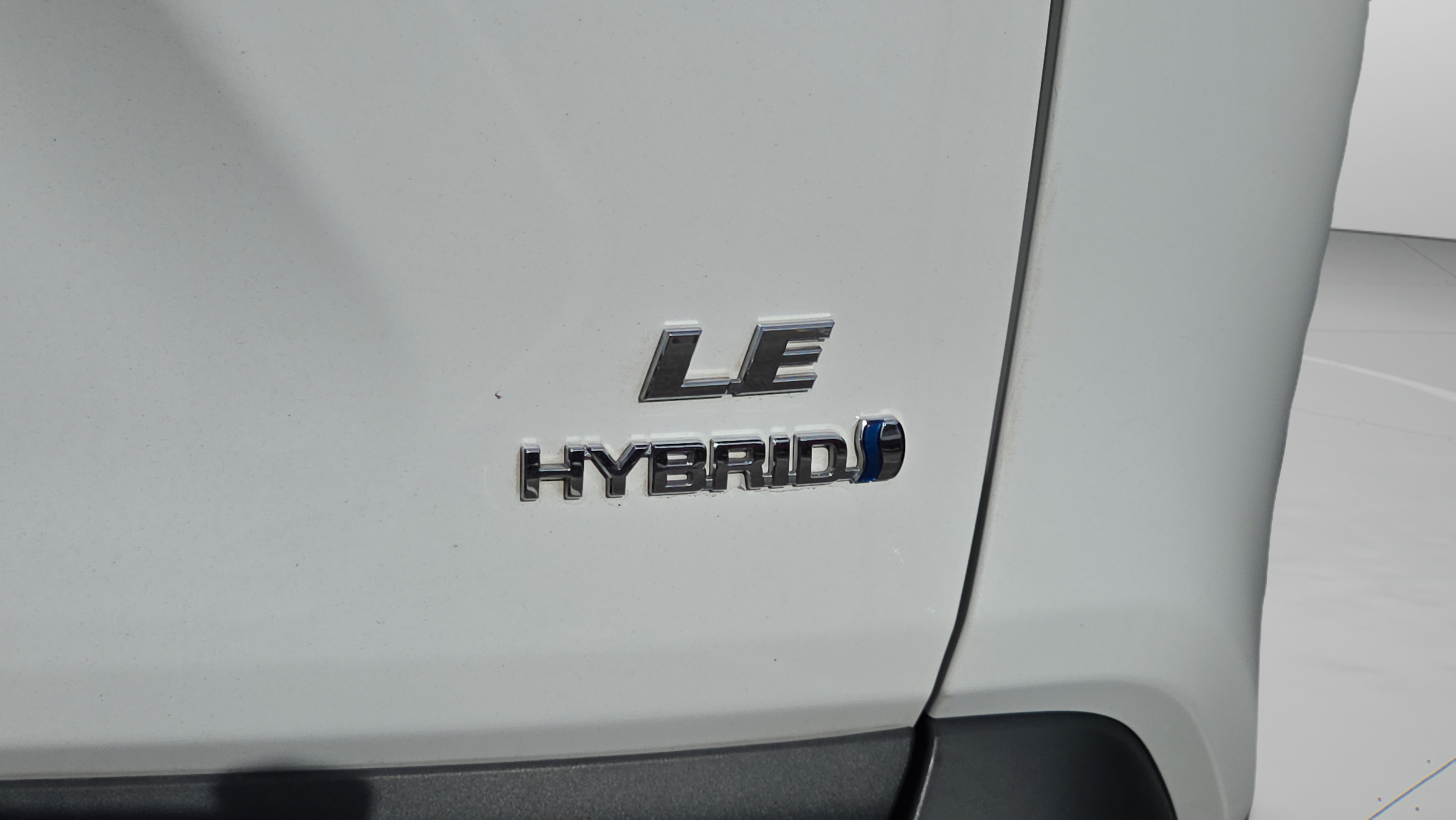 Used 2024 Toyota RAV4 LE AWD/4WD image 5
