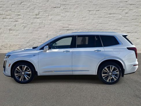Used 2021 Cadillac XT6 Premium Luxury image 2