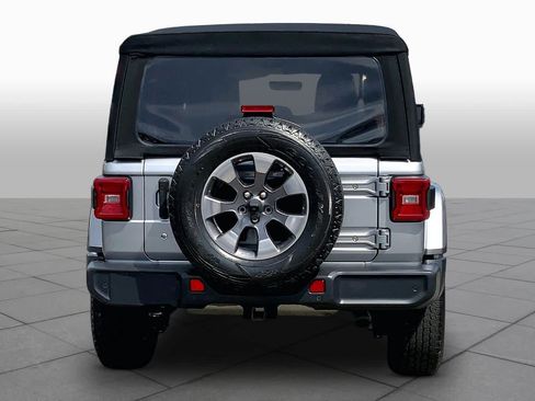 Used 2018 Jeep Wrangler Unlimited Sahara w/ Dual Top Group AWD/4WD image 5