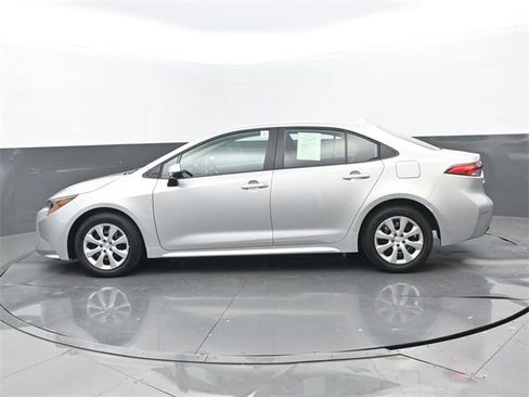 Used 2025 Toyota Corolla LE image 21