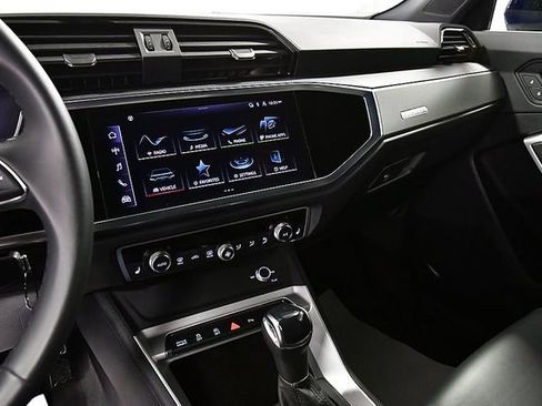 Used 2025 Audi Q3 2.0T Premium image 21