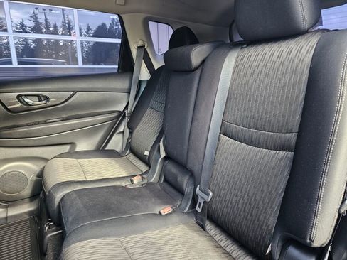 Used 2018 Nissan Rogue S image 18