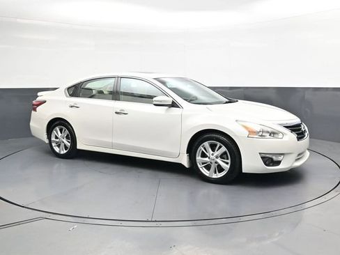 Used 2015 Nissan Altima 2.5 SL w/ Technology Package FWD image 2