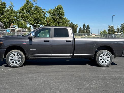 New 2026 RAM 2500 Laramie AWD/4WD image 6
