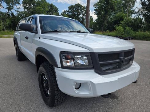 Used 2011 Dodge Dakota Big Horn w/ Trailer Tow Group AWD/4WD image 3