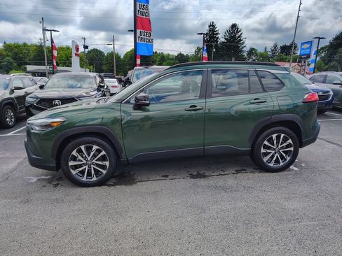 Used 2025 Toyota Corolla Cross XLE AWD/4WD image 8
