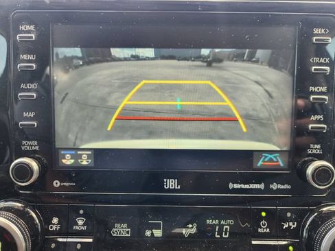 Certified 2021 Toyota Highlander Limited FWD image 17