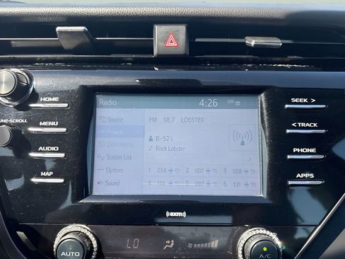 Used 2020 Toyota Camry SE image 17