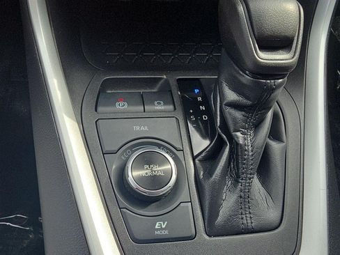 Used 2023 Toyota RAV4 XLE AWD/4WD image 25