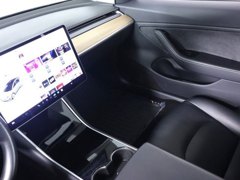 Used 2018 Tesla Model 3 Long Range RWD image 32