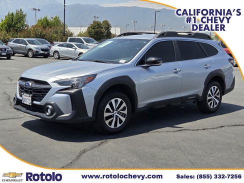 Used 2025 Subaru Outback Premium AWD/4WD image 3