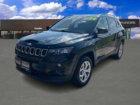 Used 2024 Jeep Compass Latitude AWD/4WD image 1
