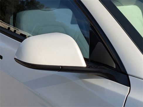 Used 2022 Tesla Model 3 Performance image 12