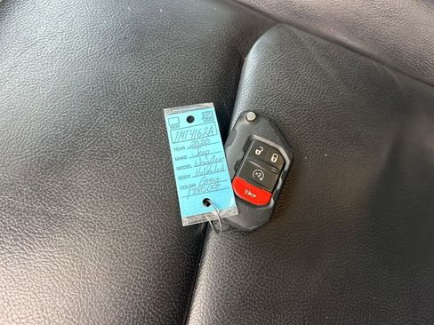 Used 2020 Jeep Wrangler Unlimited Rubicon w/ Steel Bumper Group image 32