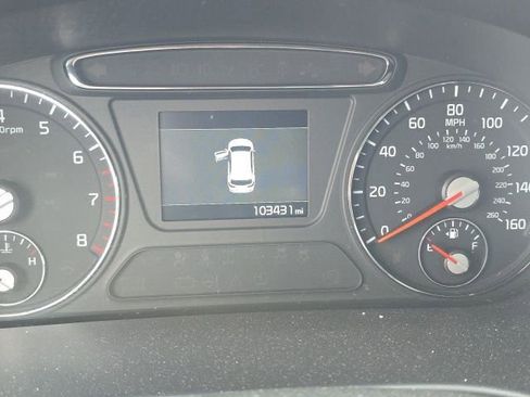 Used 2019 Kia Sorento LX image 2