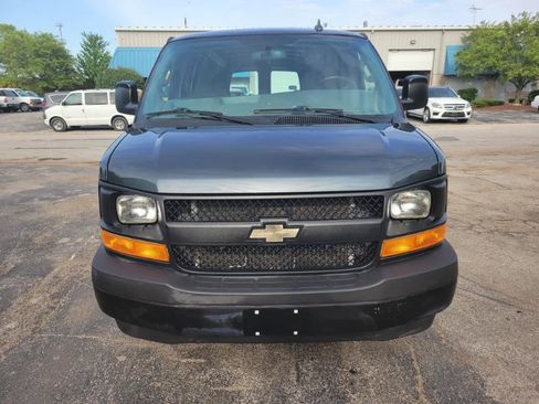 Used 2017 Chevrolet Express 3500 Extended RWD image 9