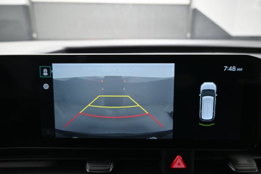 Used 2025 Kia Carnival EX FWD image 7