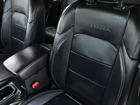 Used 2018 Jeep Wrangler Unlimited Sahara image 12