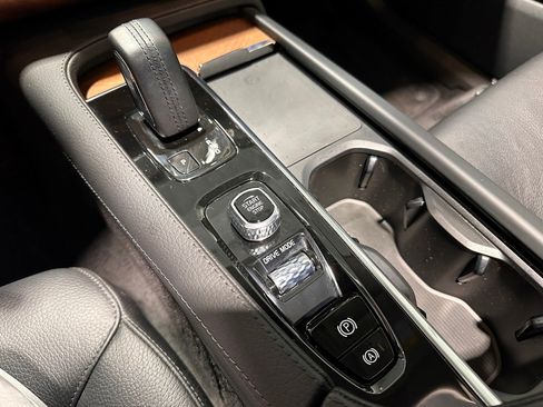 Used 2021 Volvo XC90 T8 Inscription Expression w/ Climate Package image 24