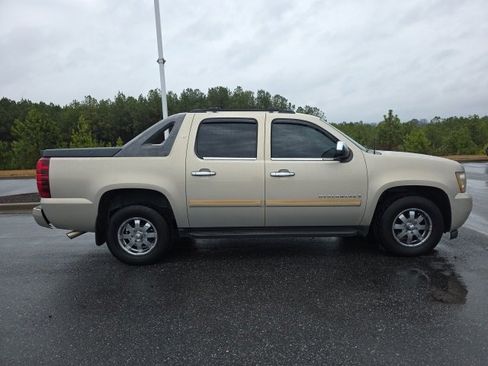 Used 2008 Chevrolet Avalanche LT w/ LT Preferred Equipment Group image 12