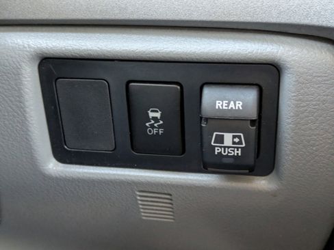 Used 2013 Toyota Tundra Limited image 25