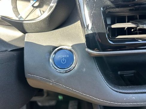 Used 2022 Toyota Highlander XLE AWD/4WD image 23