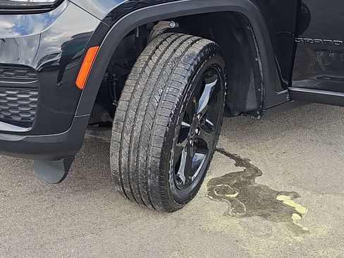 Used 2023 Jeep Grand Cherokee Altitude image 35