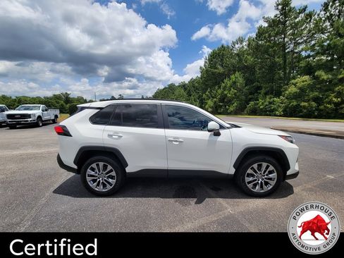 Used 2022 Toyota RAV4 Limited FWD image 8