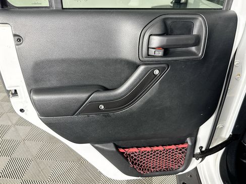 Used 2017 Jeep Wrangler Unlimited Rubicon w/ Quick Order Package 24Z Recon image 23