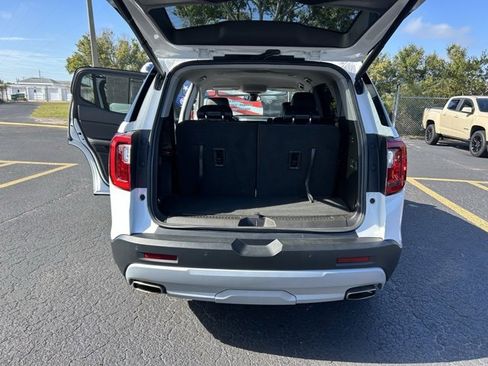Used 2023 GMC Acadia SLT image 16