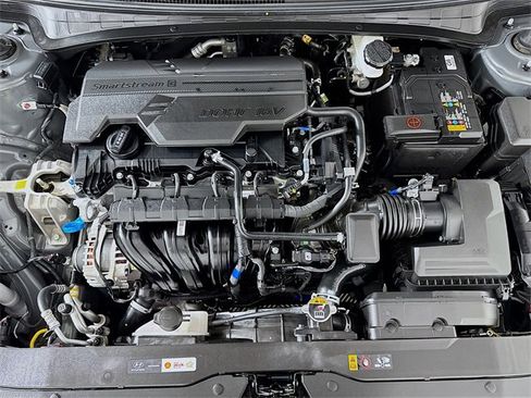 Certified 2025 Hyundai Elantra Sport image 31