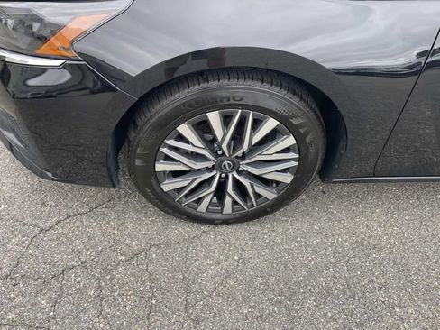 Used 2024 Nissan Altima 2.5 SV FWD image 12