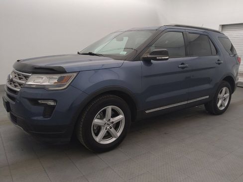 Used 2018 Ford Explorer XLT w/ Equipment Group 202A FWD image 2