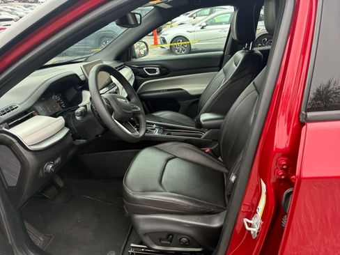 Used 2025 Jeep Compass Limited image 22