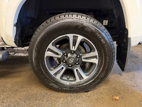 Used 2019 Toyota Tacoma TRD Sport image 26