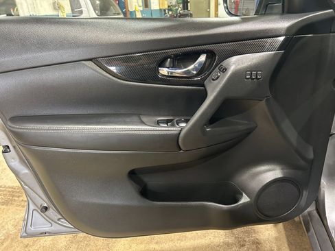 Used 2017 Nissan Rogue SL w/ SL Premium Package FWD image 20