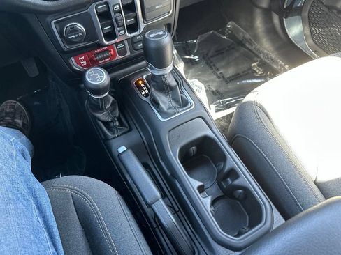 Used 2025 Jeep Wrangler Unlimited Sport AWD/4WD image 33