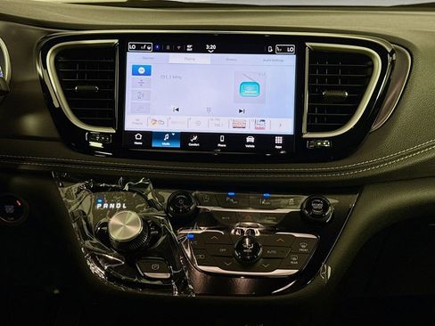 New 2026 Chrysler Pacifica Select image 25