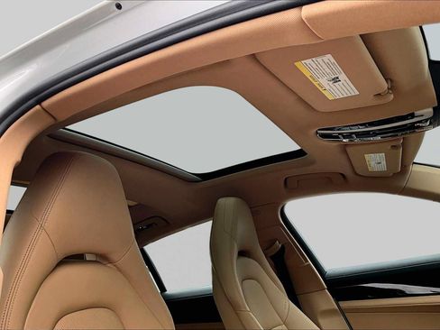 Used 2023 Porsche Panamera RWD image 14