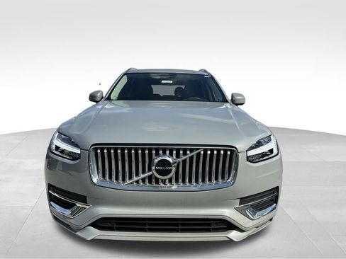 Used 2024 Volvo XC90 B5 Core image 3