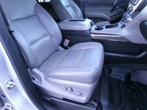 Used 2019 Chevrolet Suburban LT image 41