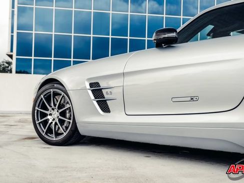 Used 2011 Mercedes-Benz SLS AMG Coupe image 33