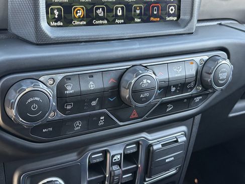 Used 2021 Jeep Wrangler Unlimited Sport w/ Sun And Sound Package AWD/4WD image 30