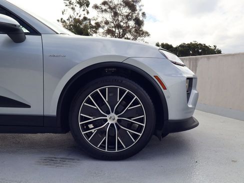 Certified 2025 Porsche Macan Electric RWD image 10
