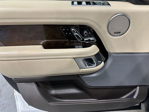 Used 2020 Land Rover Range Rover HSE image 19