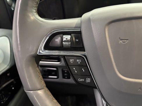 Used 2019 Lincoln Navigator Reserve image 23